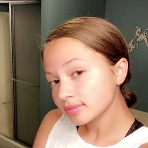 Meet your Posher, Alexis